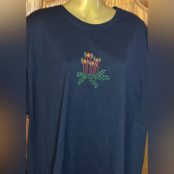Candlelight Tshirt in black with Embroidered candles in XL - Picture 1 of 5